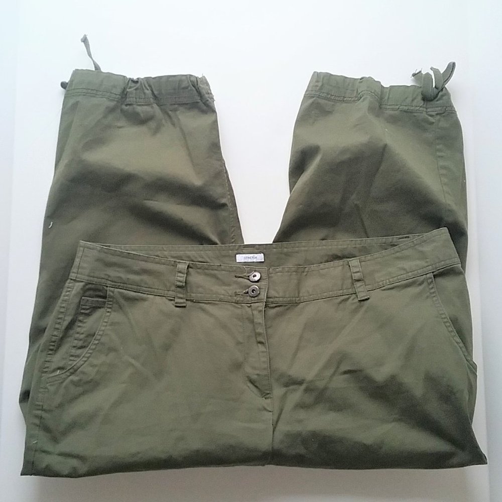 Liz Claiborne olive green cotton + spandex capris
